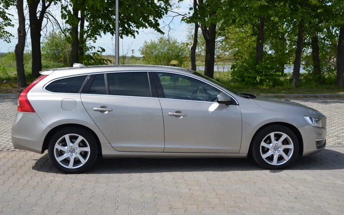 Volvo V60 cena 45000 przebieg: 257000, rok produkcji 2015 z Pińczów małe 154